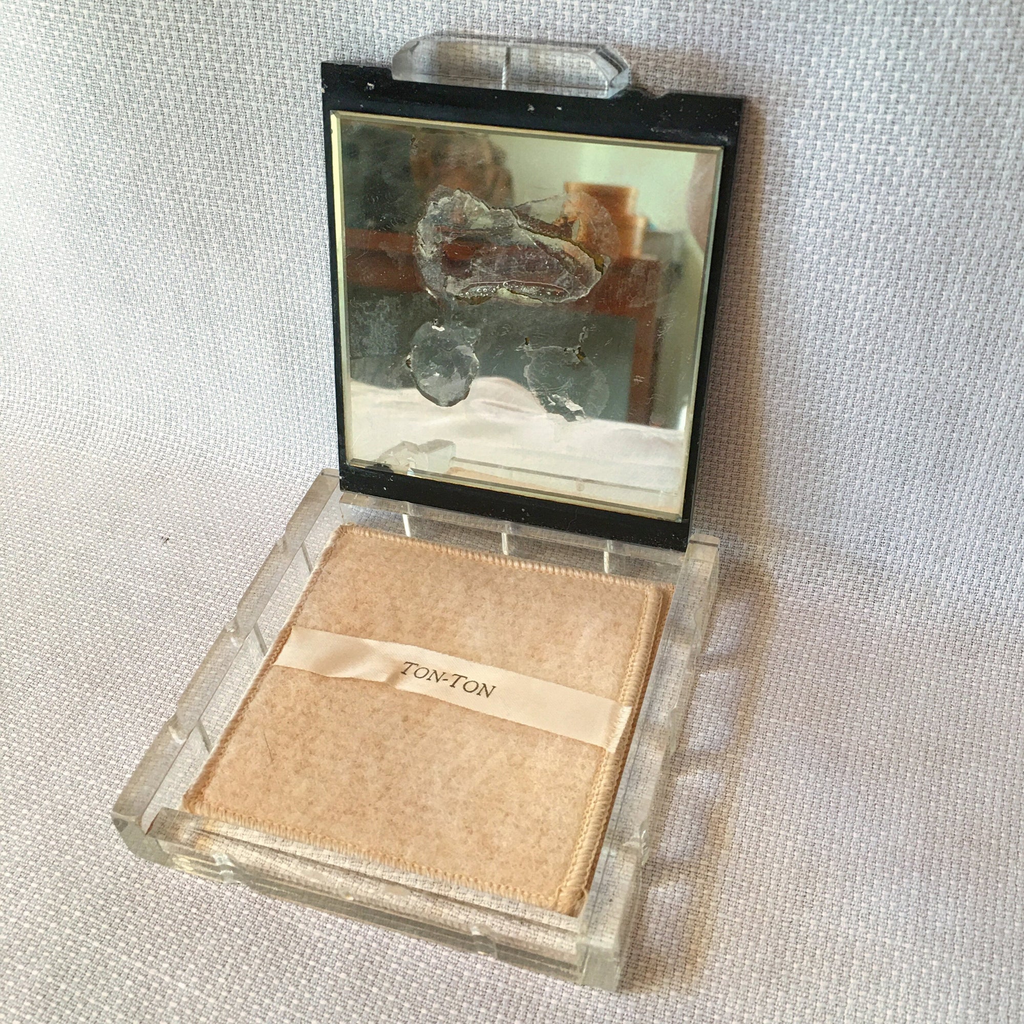 Vintage 1940's Lucite Compact: Ton-Ton, Hand Painted Floral Compact
