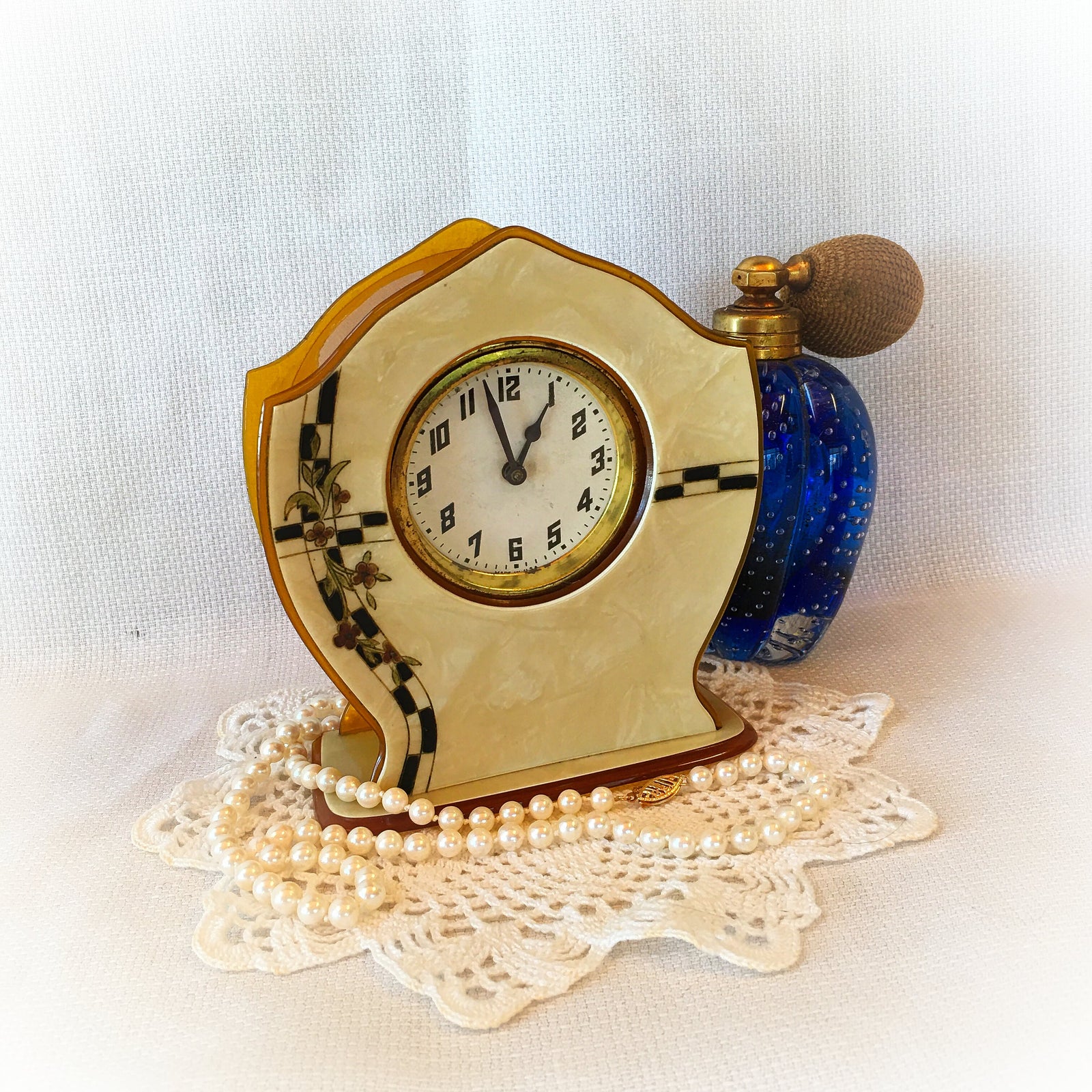 Art Deco Butterscotch Bakelite Mantel Clock c1930s