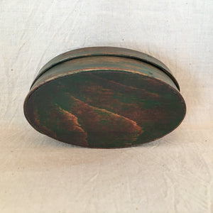 Early Shaker Oval Box, Small with Shell Buttons