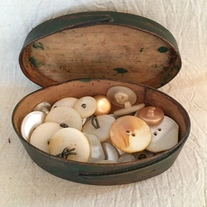 Early Shaker Oval Box, Small with Shell Buttons