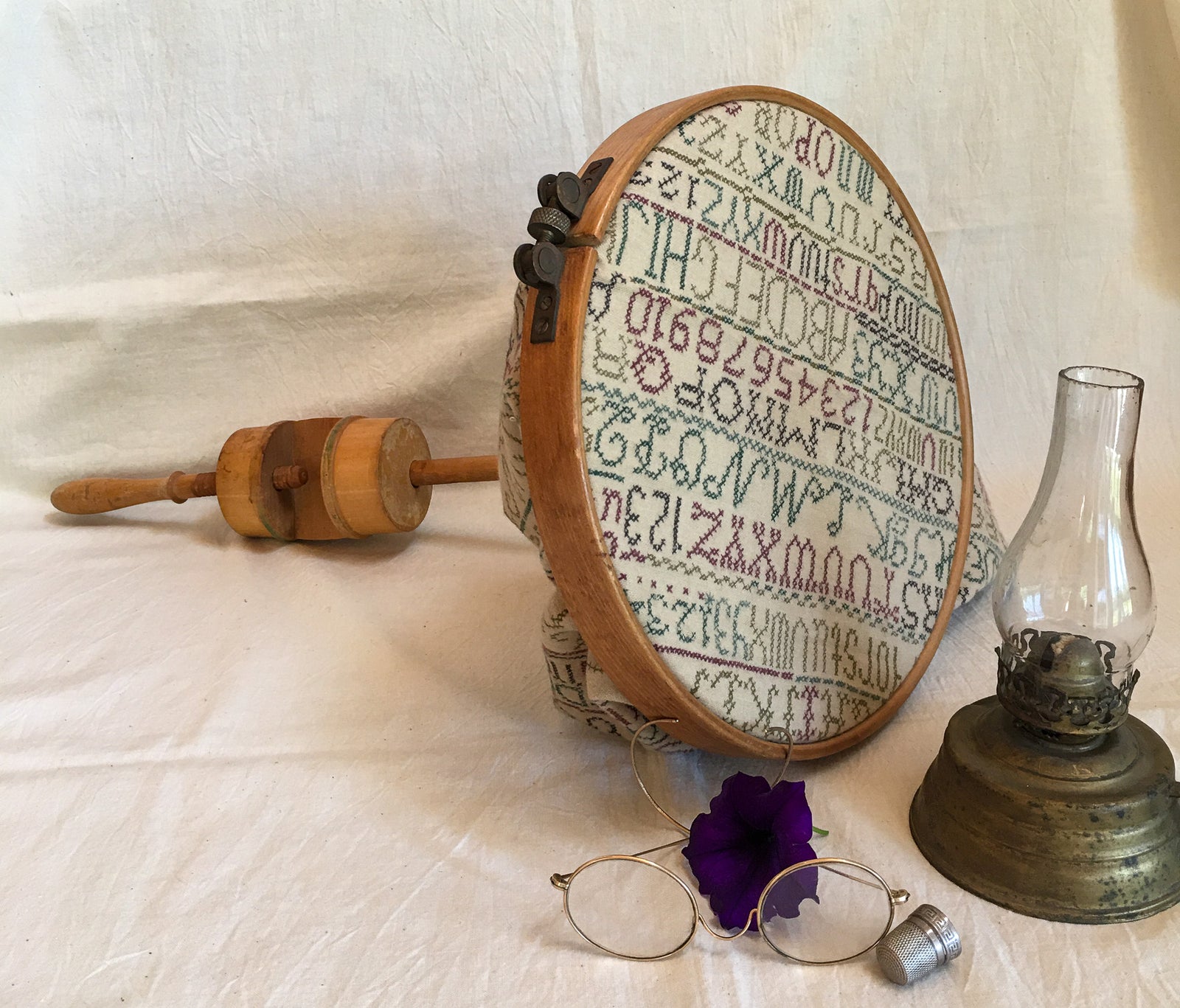 Vintage Wooden Embroidery Hoop with Table Clamp, Green Paint Decoration