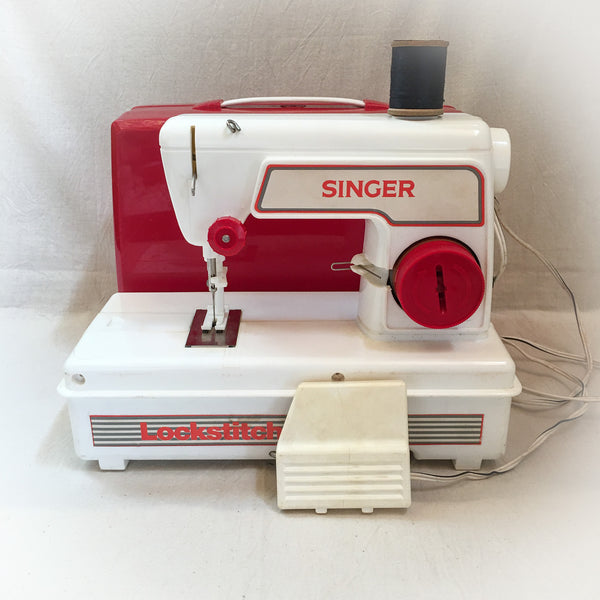 Vintage Singer Lockstitch Toy Sewing Machine – It Works!! - Day Trip ...