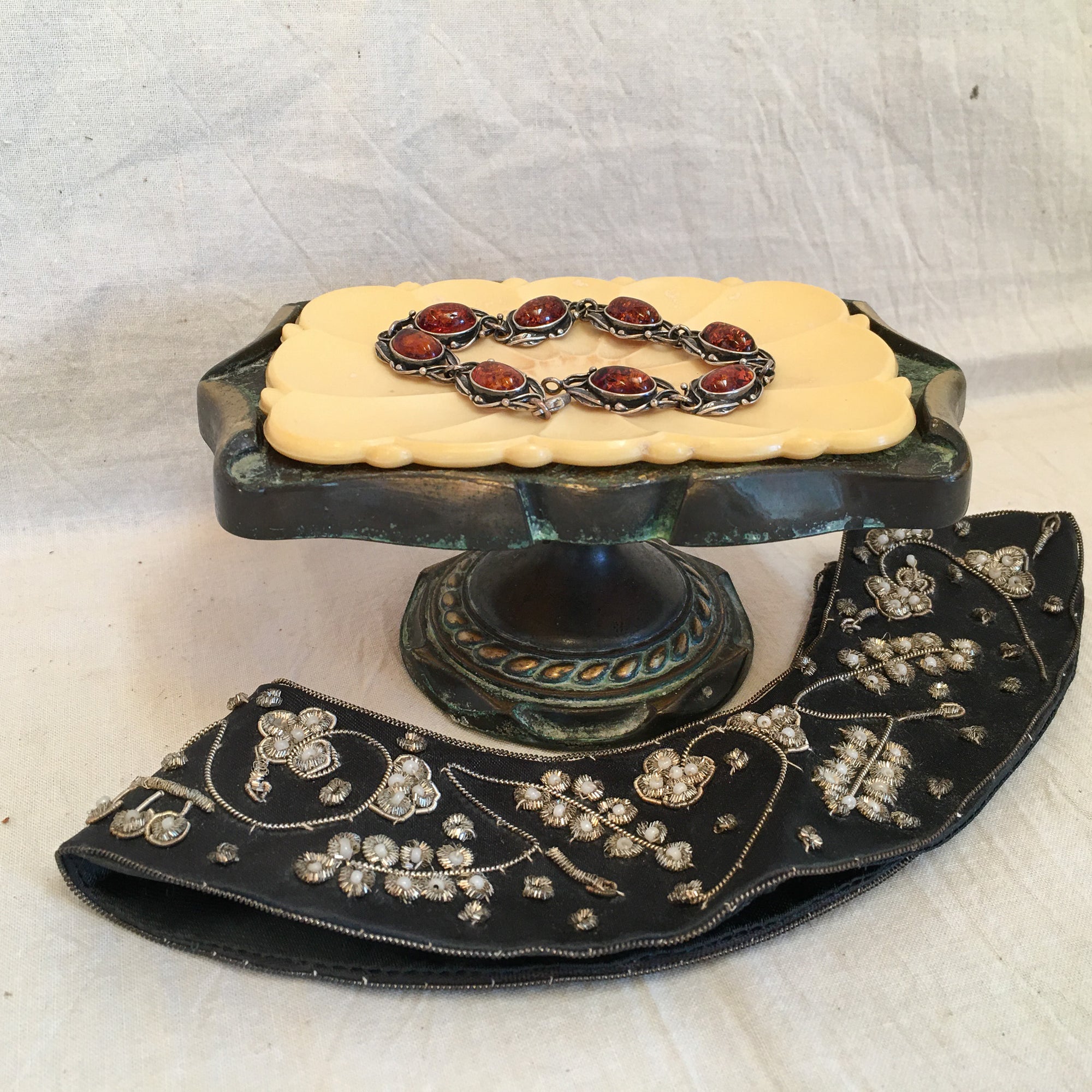 Vintage Amerock Carriage House Pedestal Soap Dish