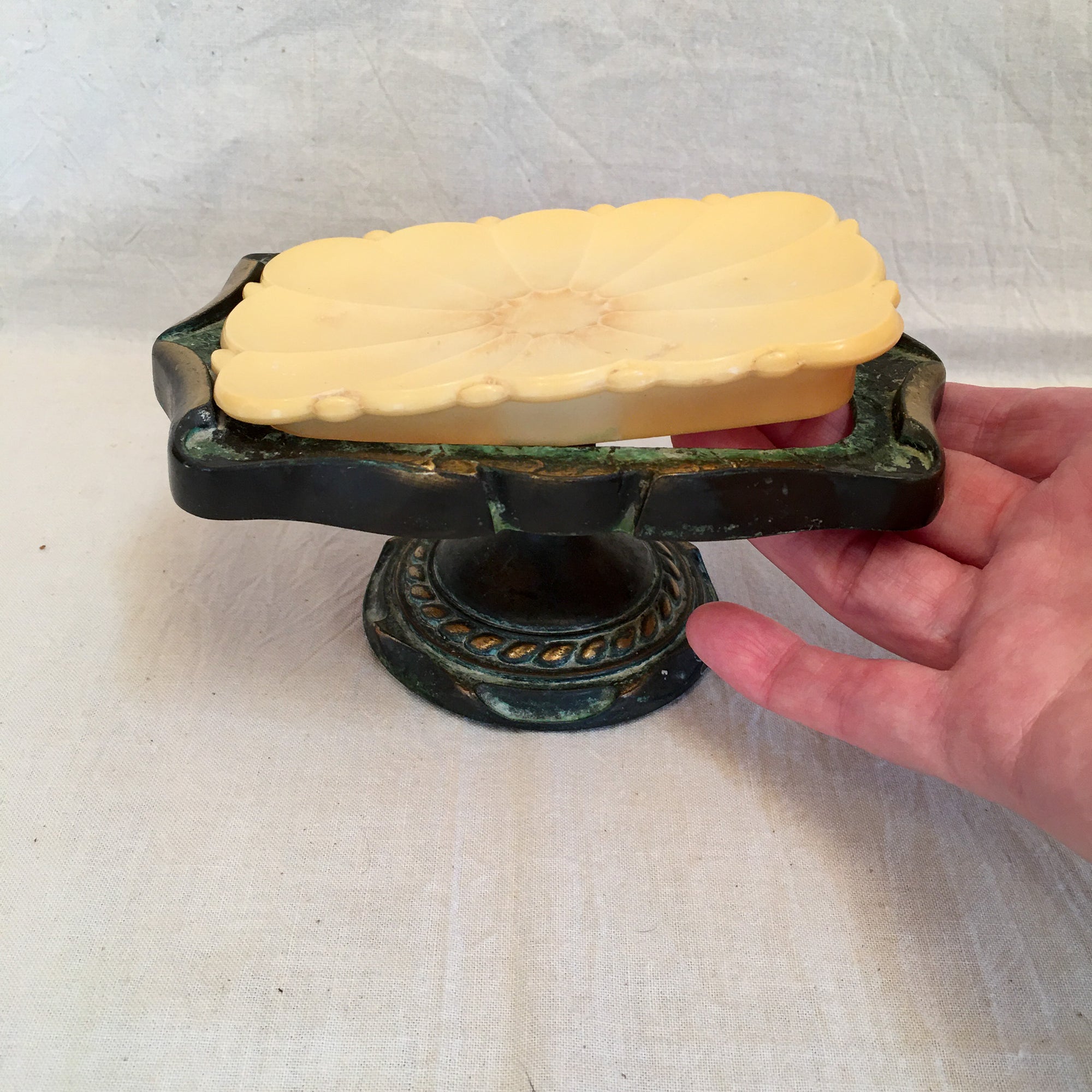 Vintage Amerock Carriage House Pedestal Soap Dish