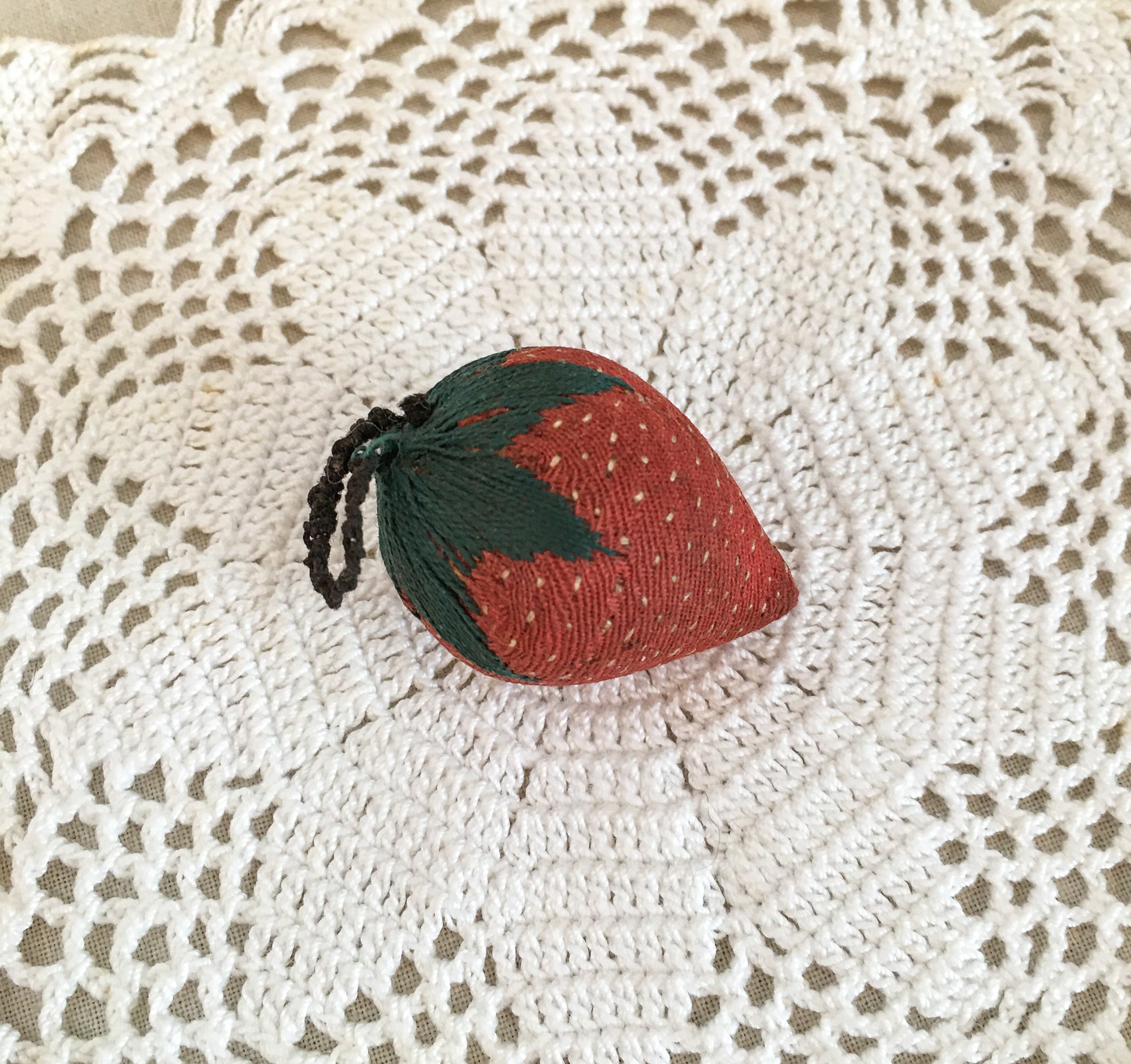 Late 19th to Early 20th Century Antique Strawberry Emery Set
