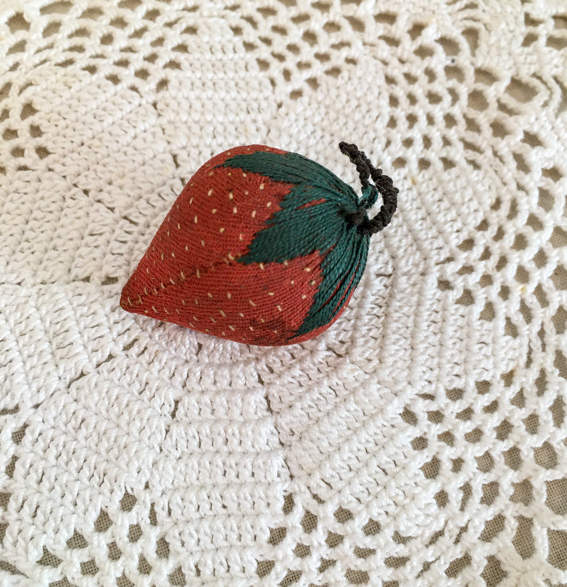 Late 19th to Early 20th Century Antique Strawberry Emery Set
