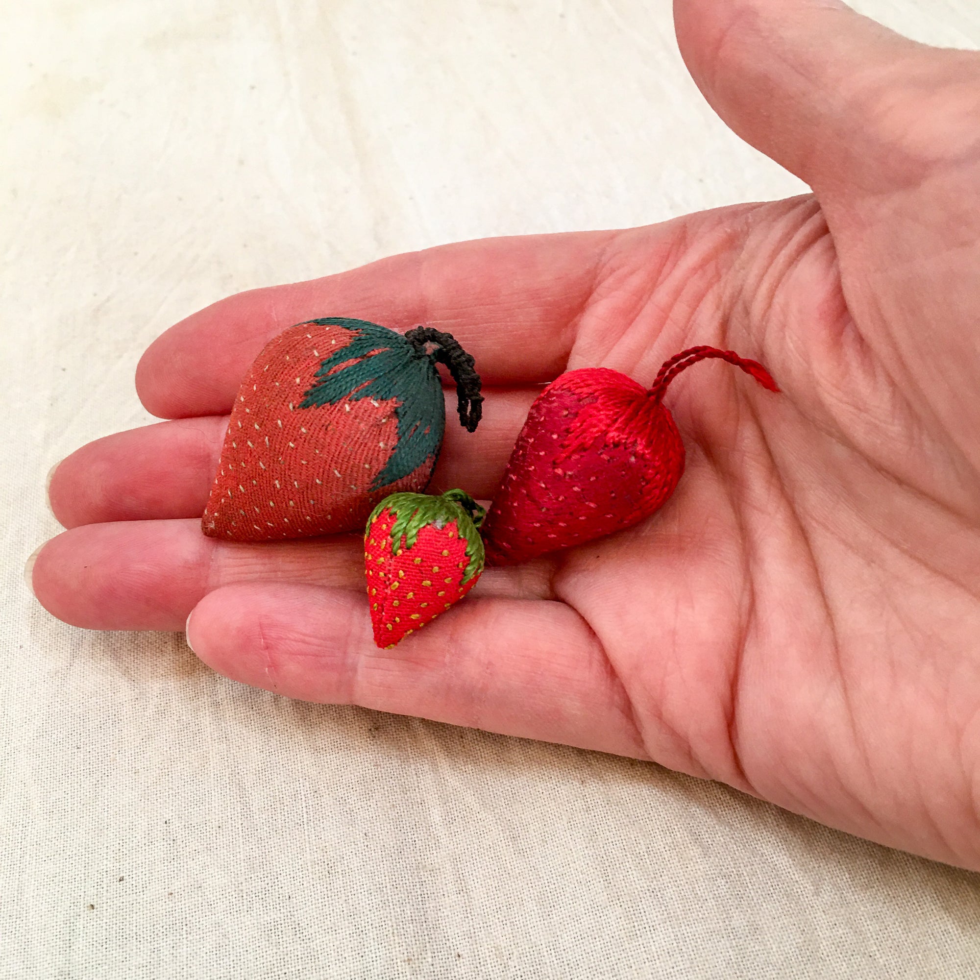 Late 19th to Early 20th Century Antique Strawberry Emery Set