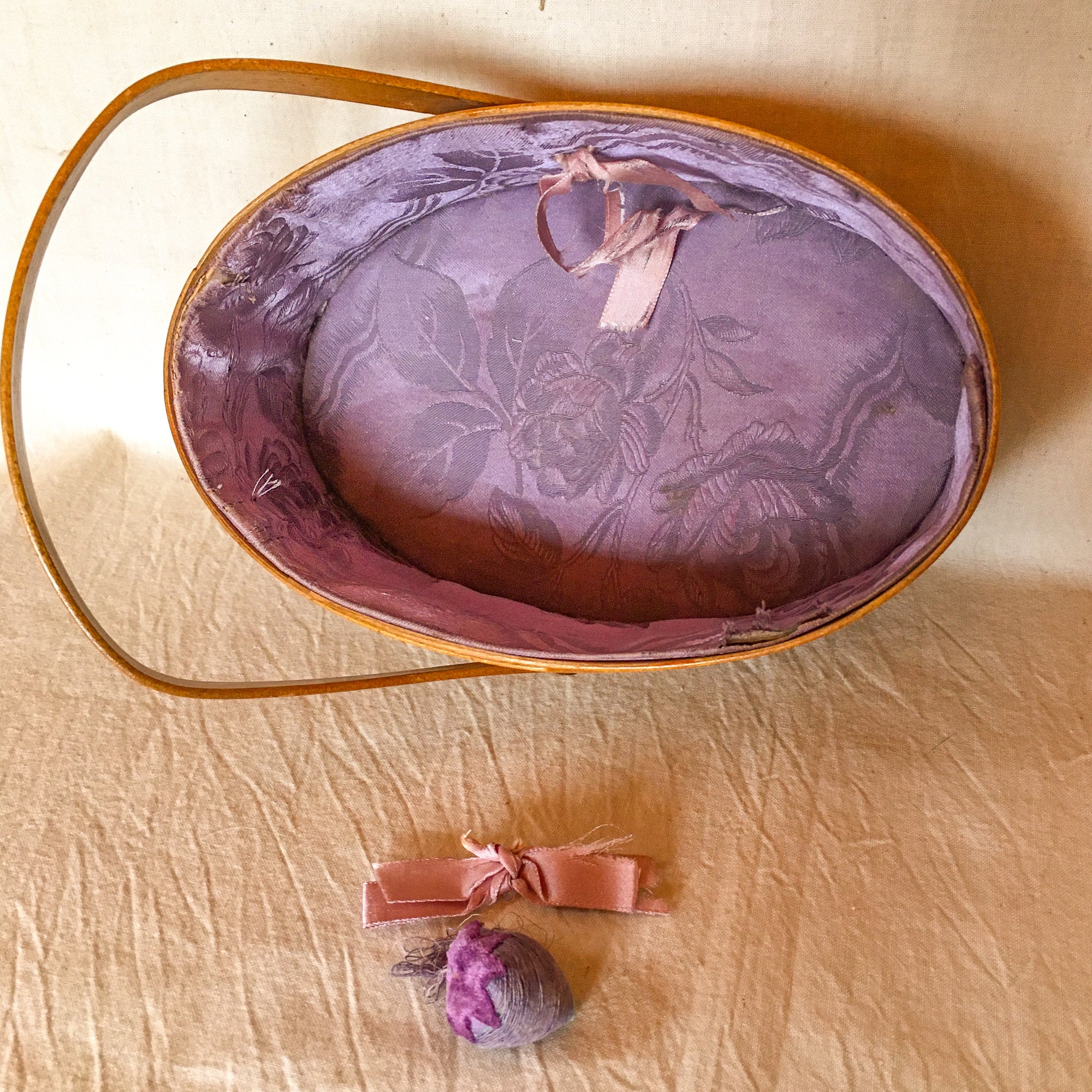 1930's - 1940's Shaker Sewing Carrier – Floral Appliqué Lid, Silk Lined