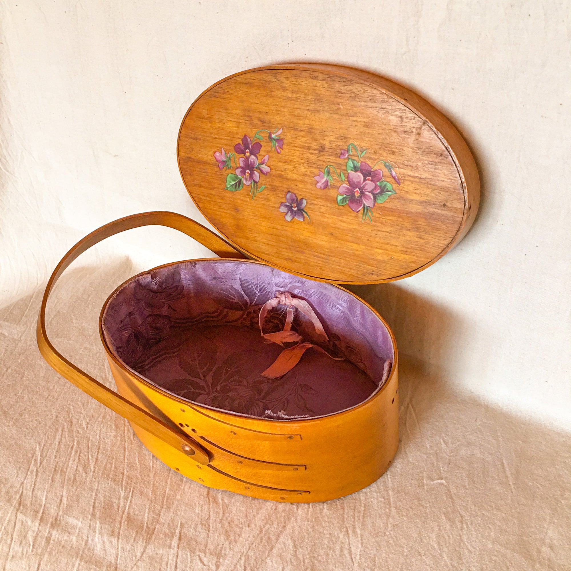 Vintage Shaker Sewing Carrier – Floral Appliqué Lid, Silk Lined, Sabbathday Lake Style
