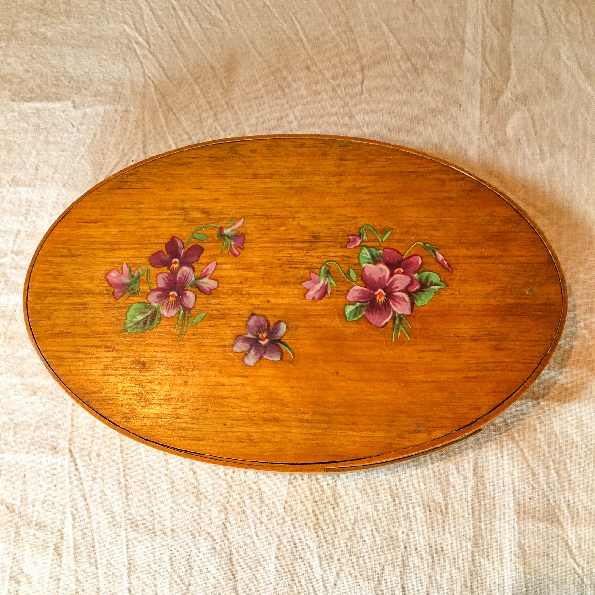 1930's - 1940's Shaker Sewing Carrier – Floral Appliqué Lid, Silk Lined