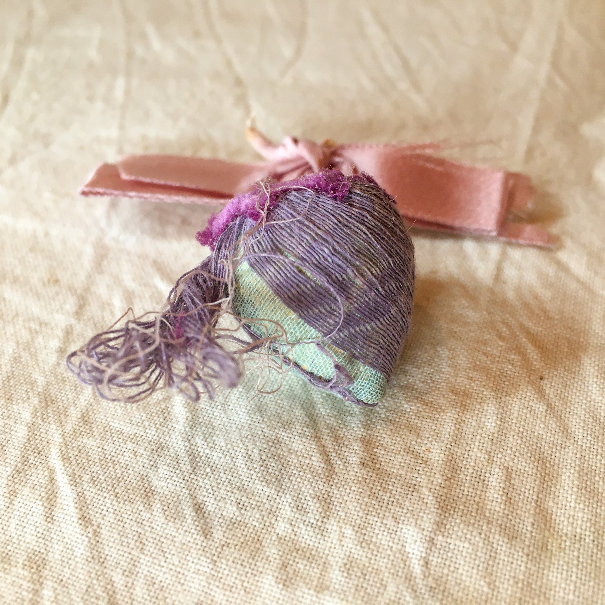 1930's - 1940's Shaker Sewing Carrier – Floral Appliqué Lid, Silk Lined