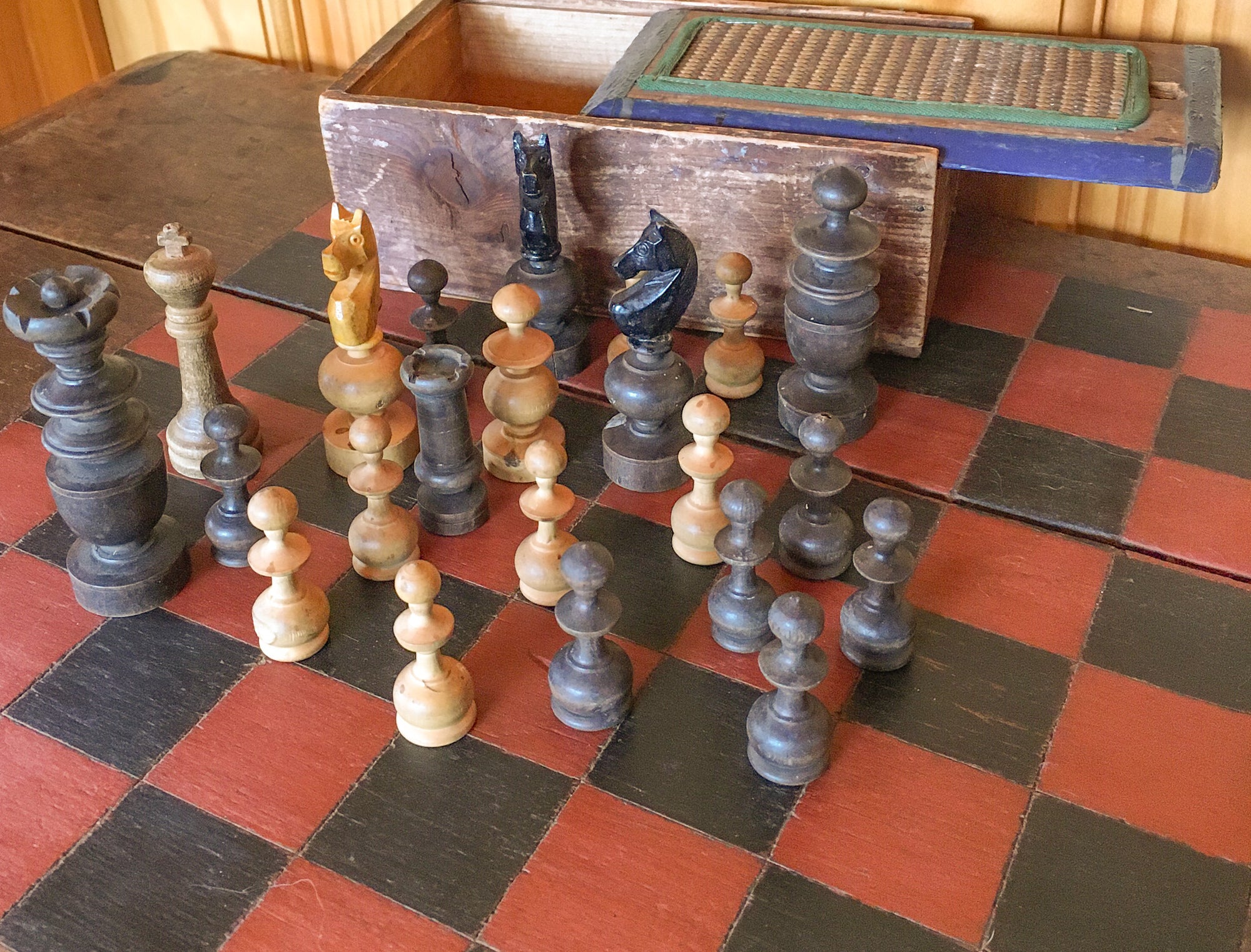 Partial Vintage Chess Set – Hand-Carved Knights, Lathe-Turned Pieces, Wooden Slide-Top Box