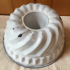 Vintage Enamelware Pan & Ceramic Custard Cups: Blue Rim Baking Set