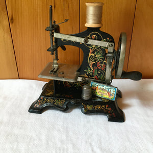 Antique German Toy Sewing Machine – Painted Cast Iron, Floral & Bird Design – c. 1920s