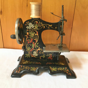 Antique German Toy Sewing Machine – Painted Cast Iron, Floral & Bird Design – c. 1920s