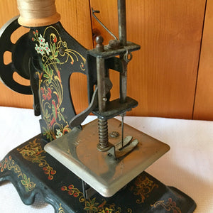 Antique German Toy Sewing Machine – Painted Cast Iron, Floral & Bird Design – c. 1920s