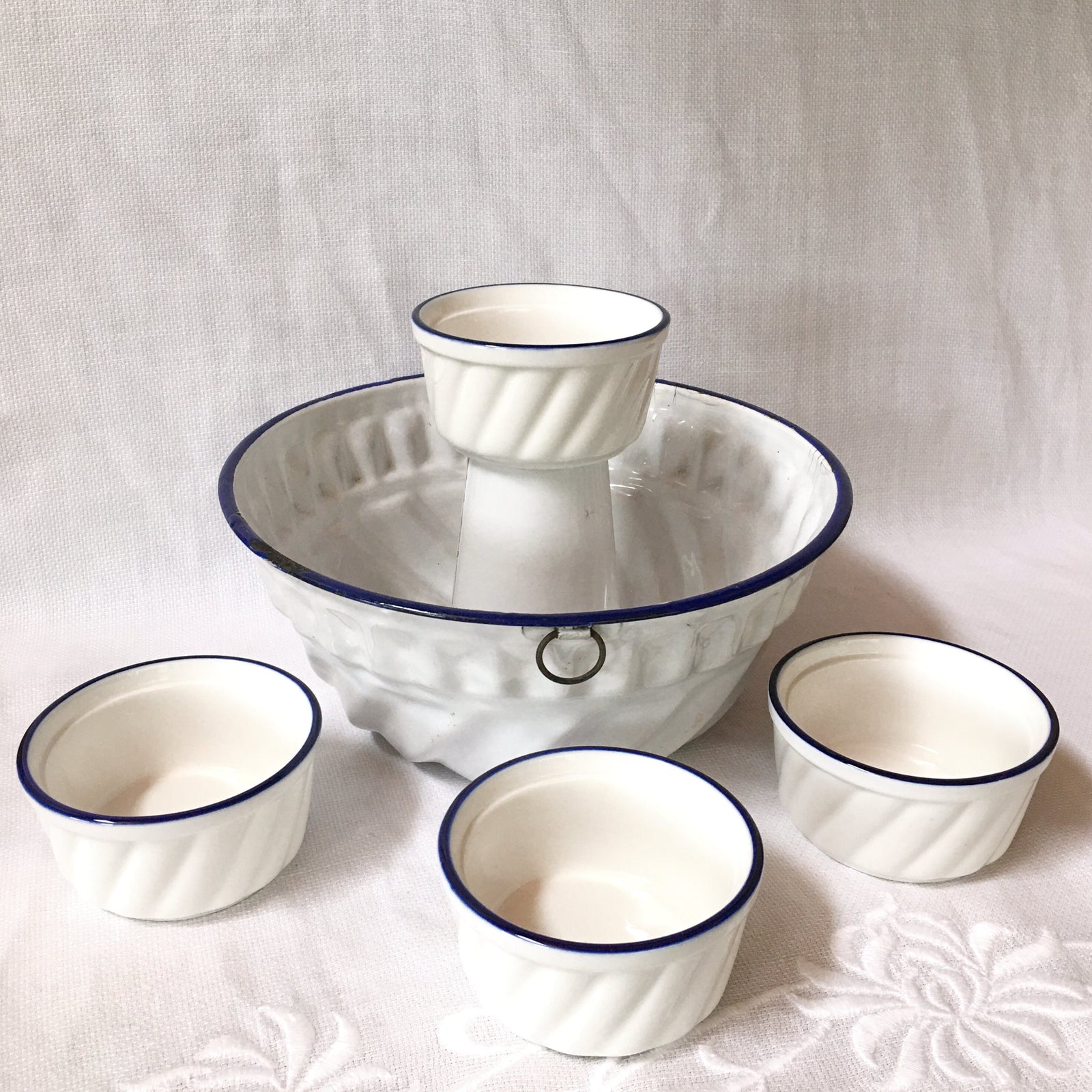 Vintage Enamelware Pan & Ceramic Custard Cups: Blue Rim Baking Set