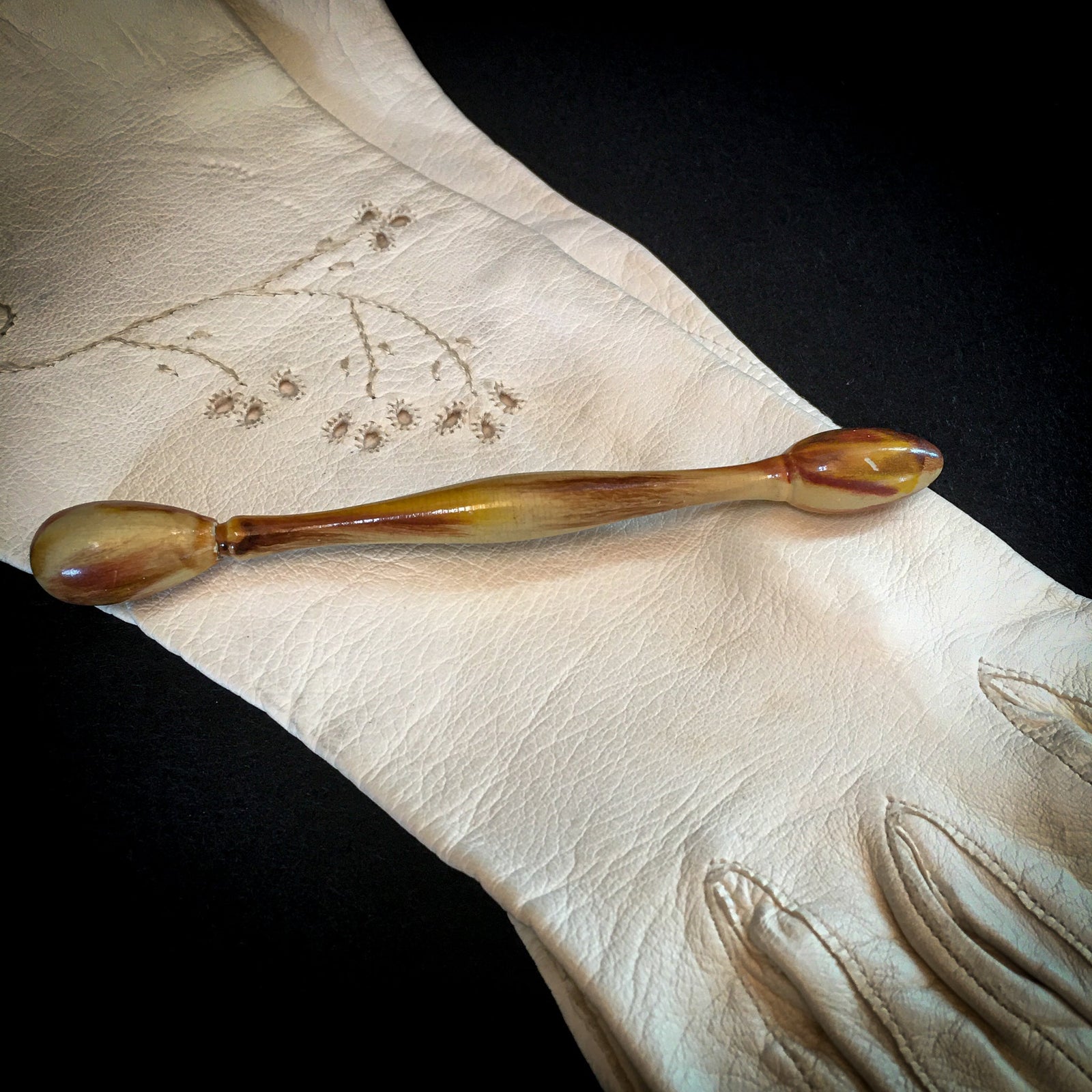1920’s Bakelite Glove Darner