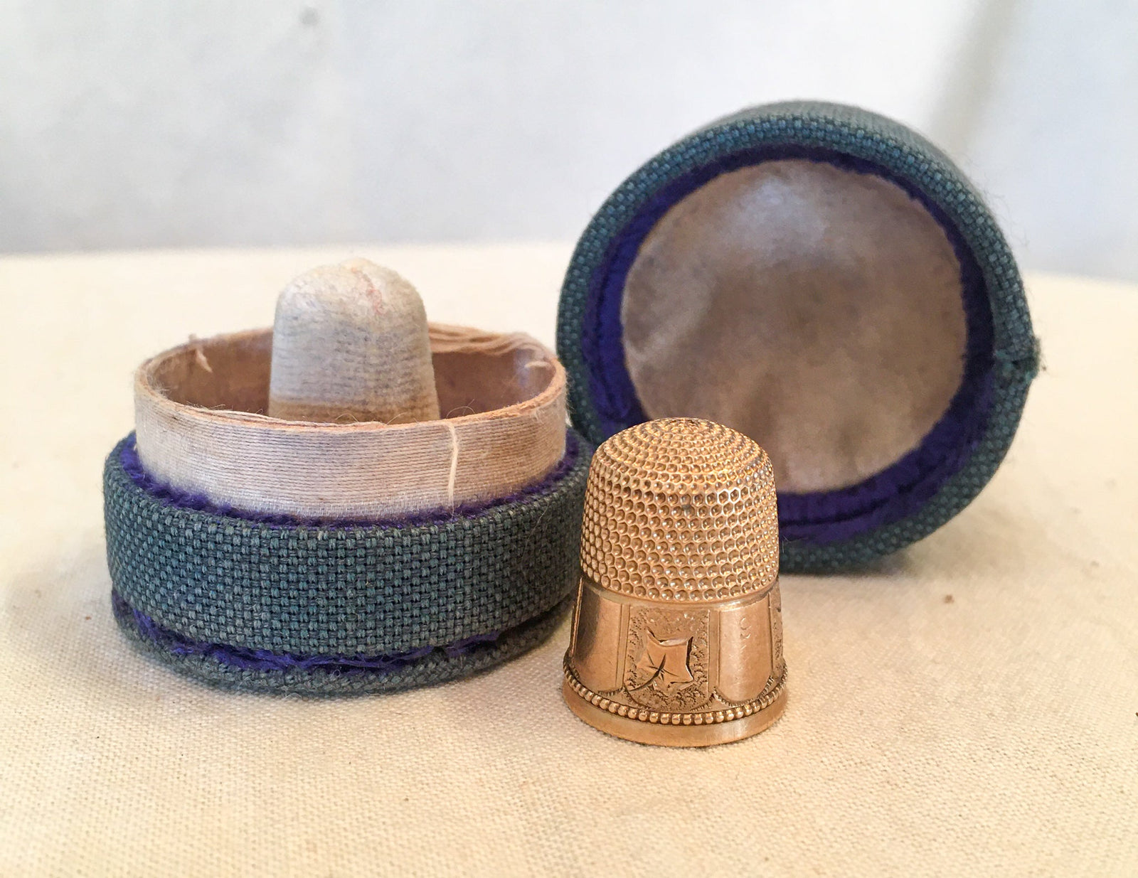 Simons Bros. 14k Gold Thimble, Size 9 in Original Presentation Case