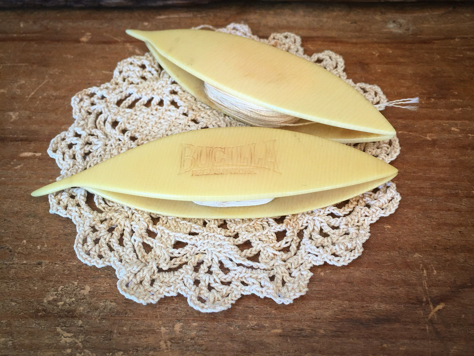 Vintage Bakelite Tatting Shuttles, Set of 2