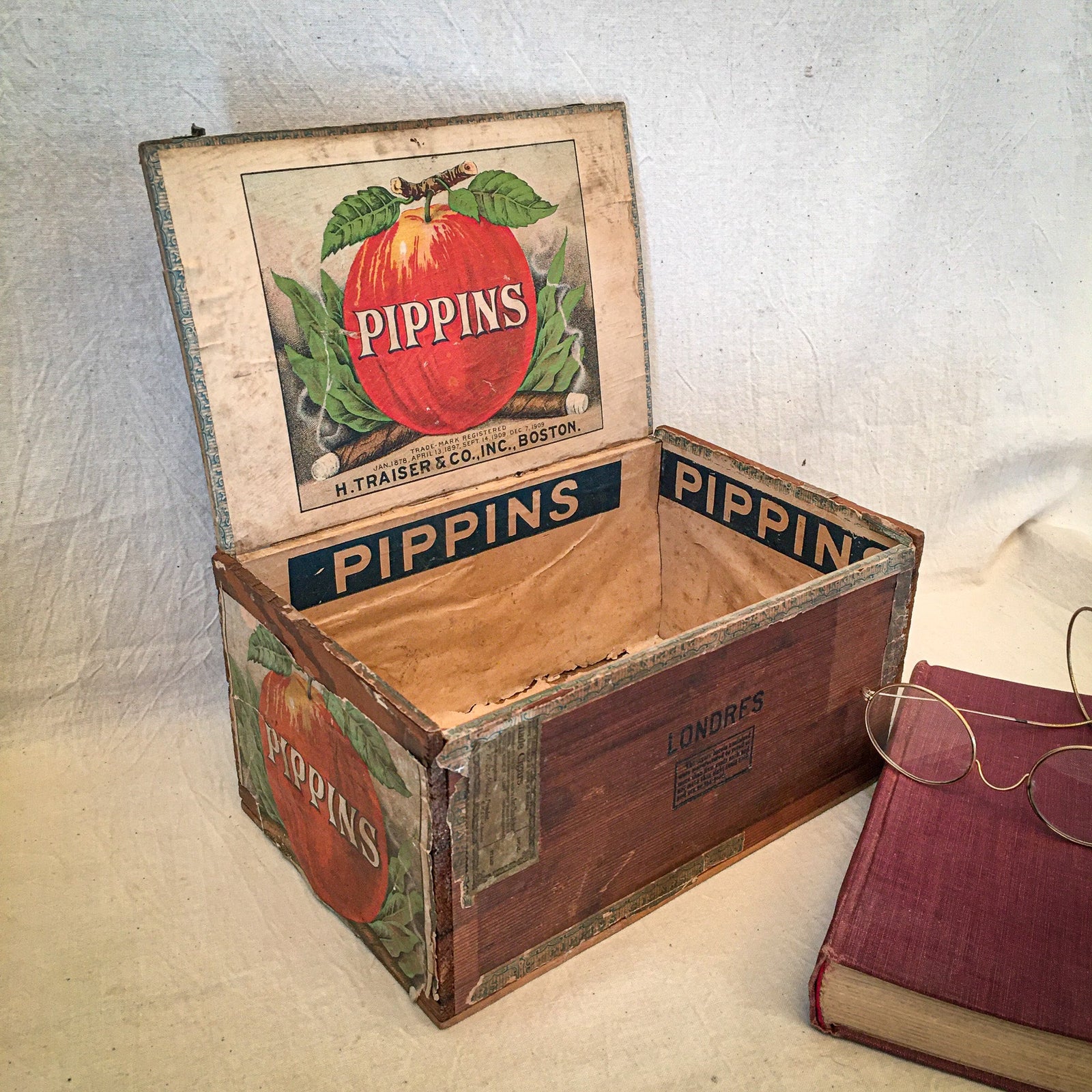 1909 Pippins Wooden Store Display Box – Boston, Mass.