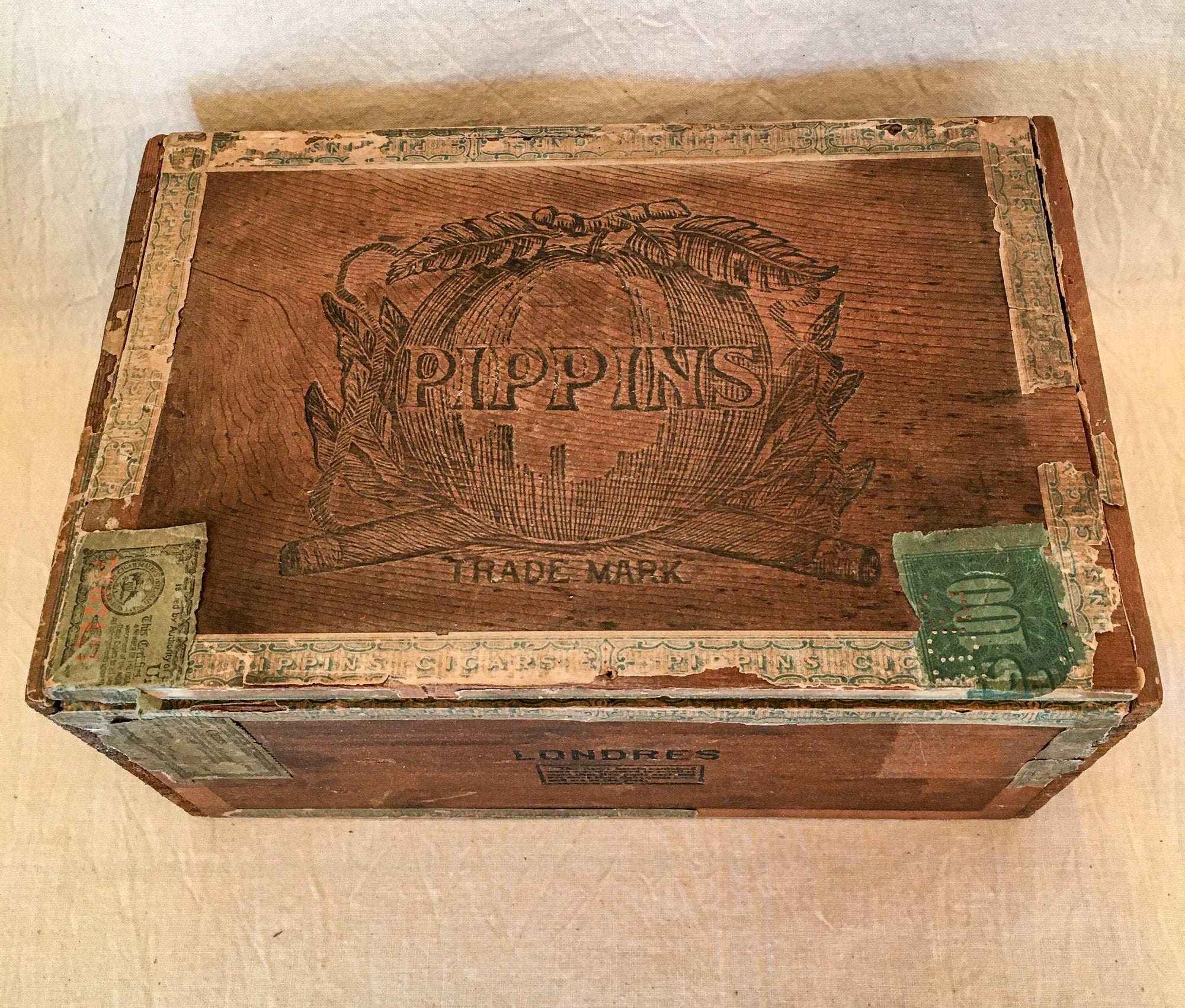 1909 Pippins Wooden Store Display Box – Boston, Mass.