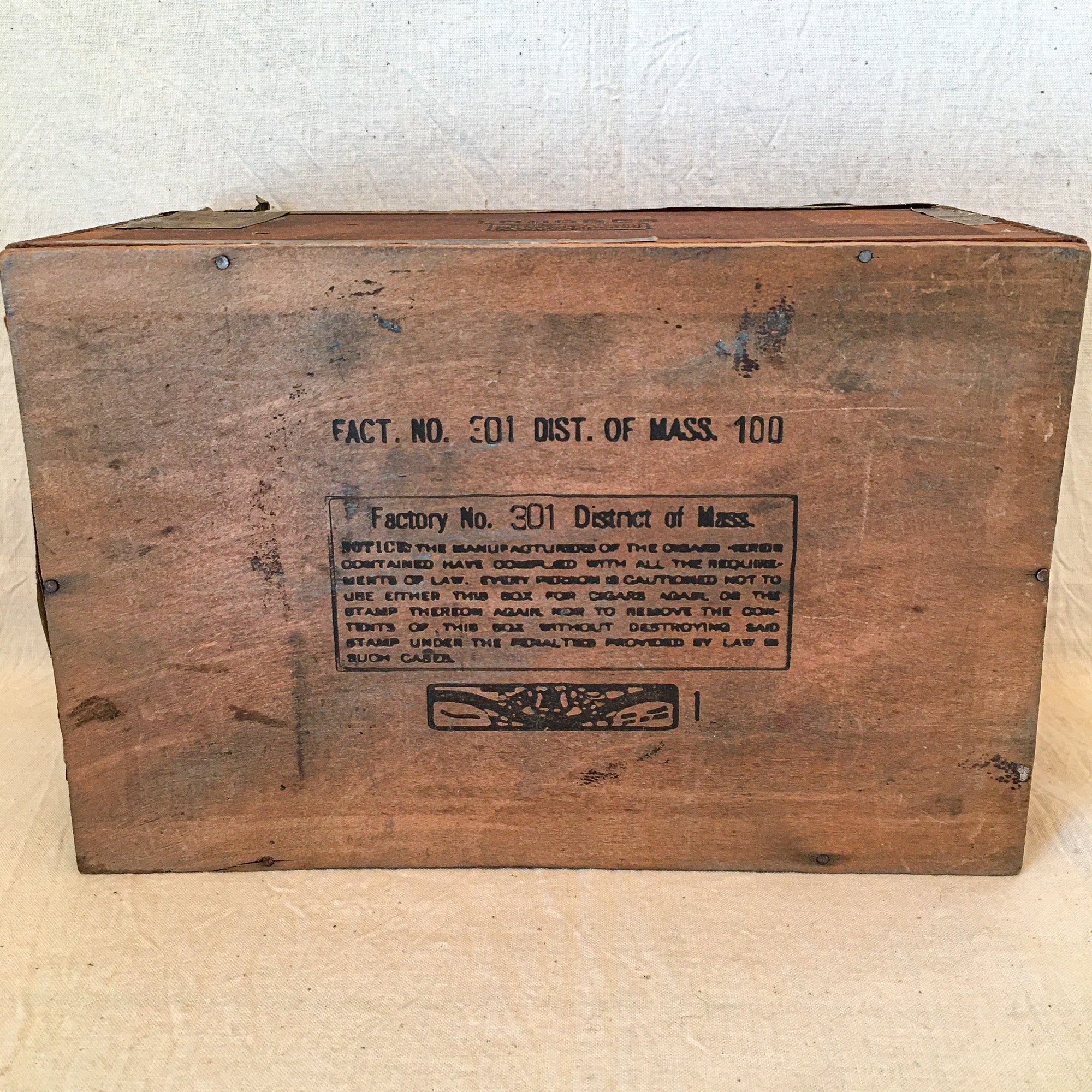1909 Pippins Wooden Store Display Box – Boston, Mass.