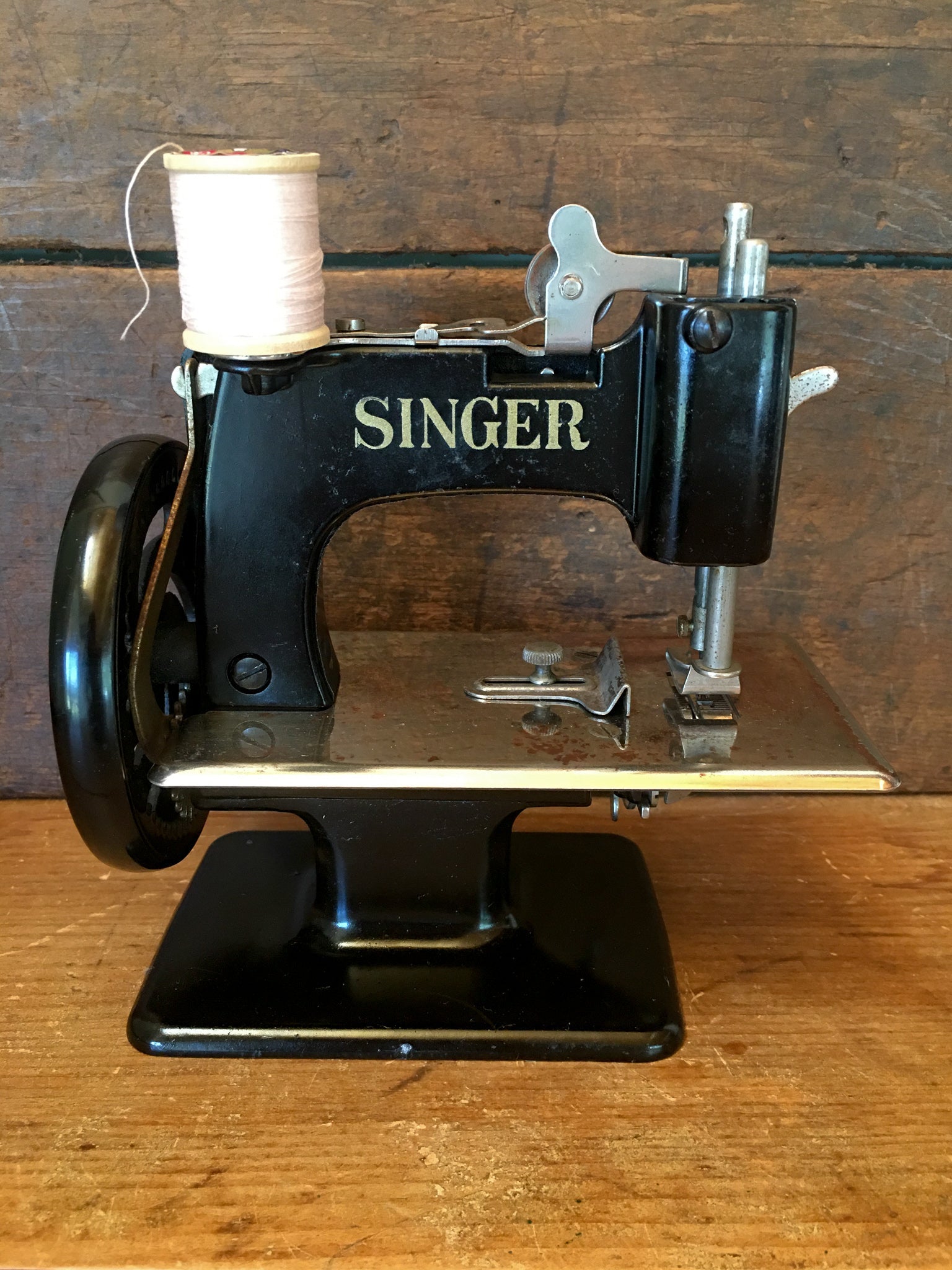 1953 Singer Model 20 Toy Sewing Machine with Instruction Booklet