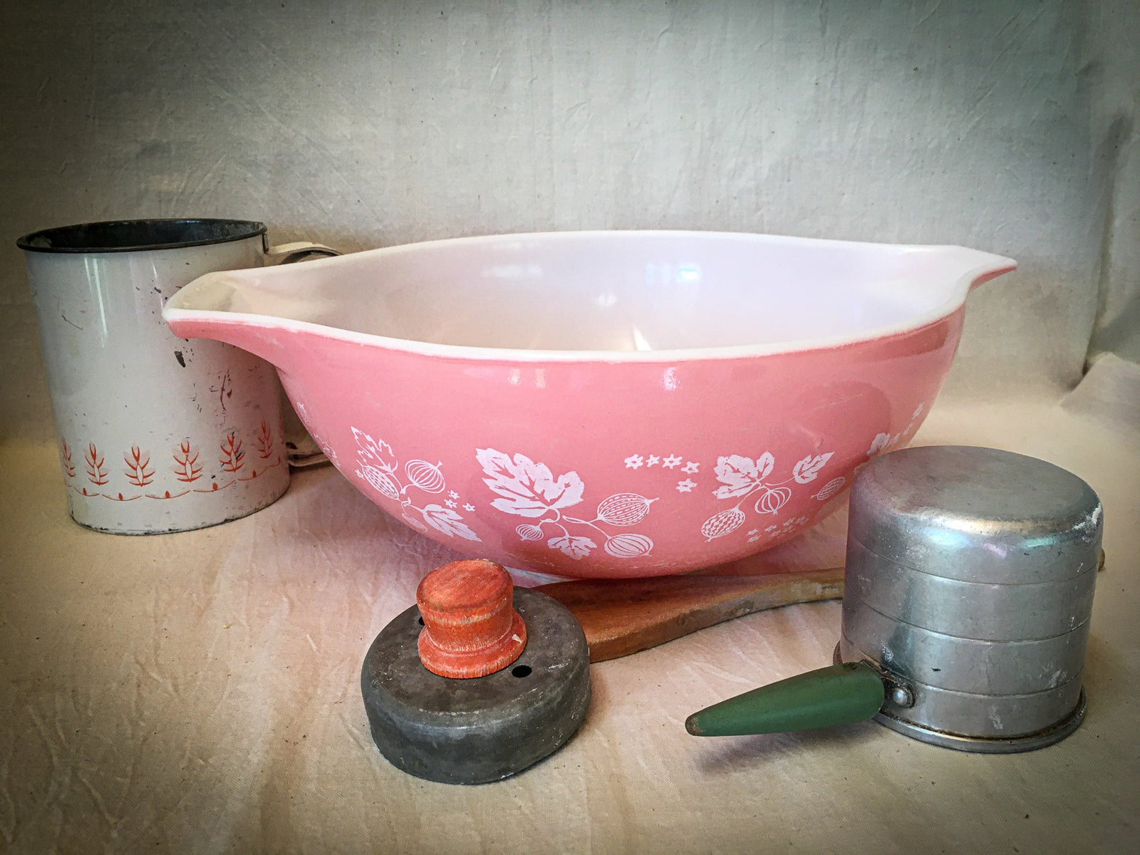 Mid Century Pyrex 444 Cinderella Style Large Mixing Bowl, Gooseberry Design