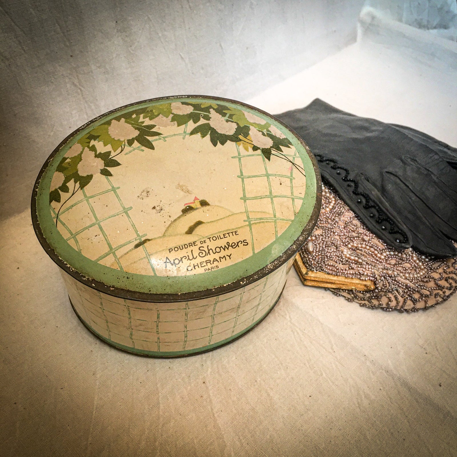 1920’s April Showers Cheramy Paris Powder Tin