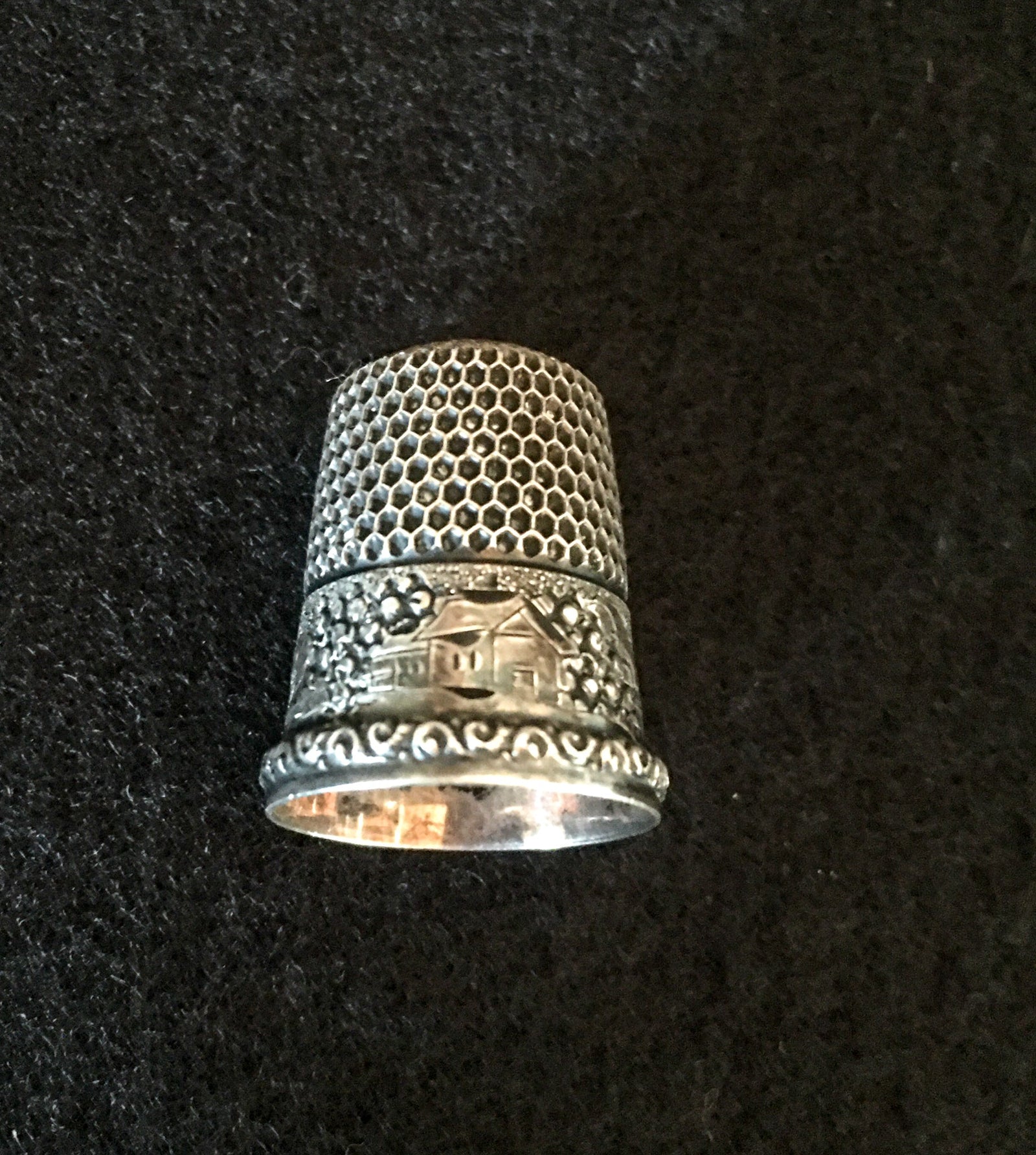 Simons Brothers Sterling Silver Thimble, Farmhouse, Engraved “Bessie”, Size 10