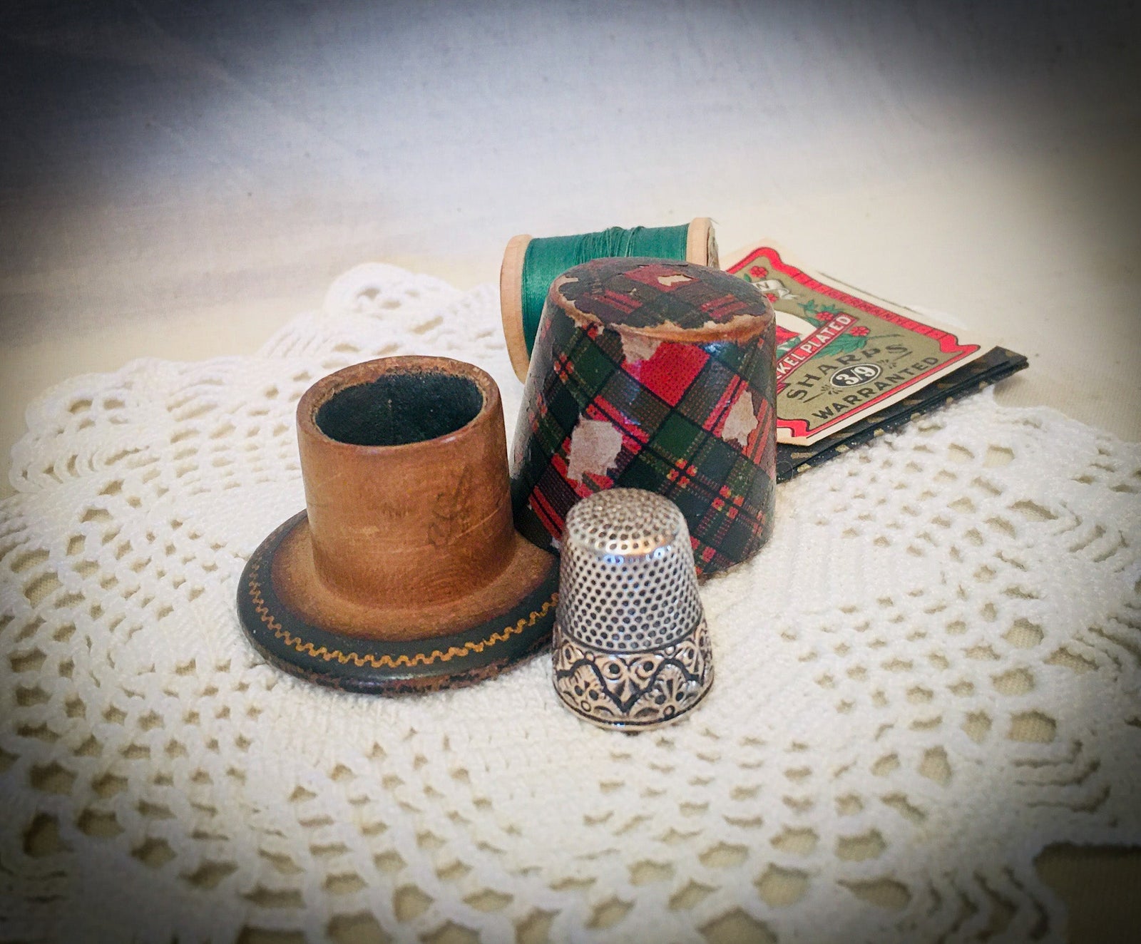 Late 1800s - early 1900s Ketchum & McDougall Thimble, Sterling Silver and 14k Gold, in Original Tartan Ware Presentation Case