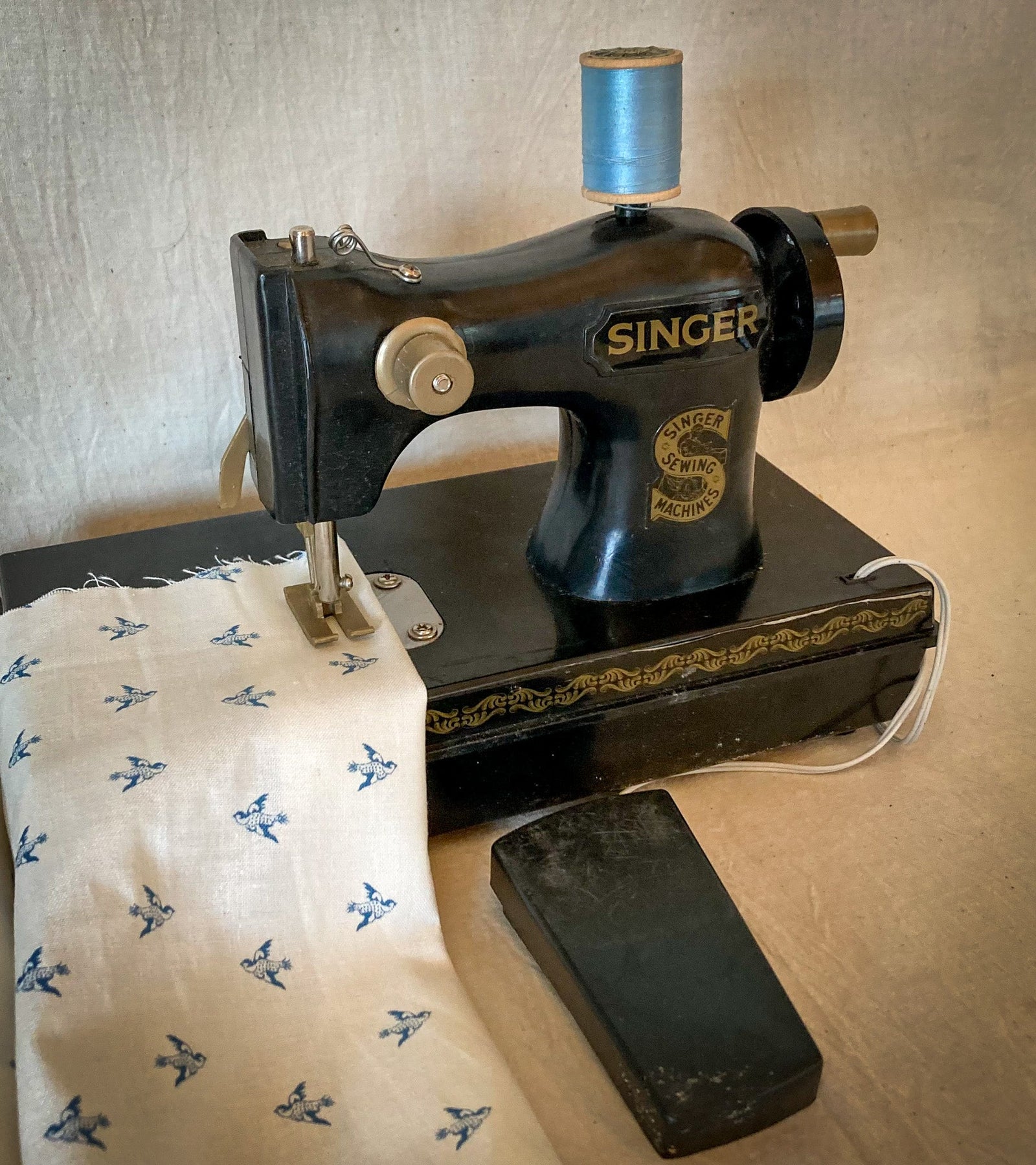 1960’s Singer Toy Sewing Machine – It Works!