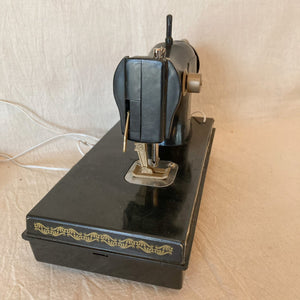 1960’s Singer Toy Sewing Machine – It Works!